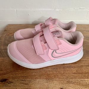 Toddler girls pink Nike sneakers